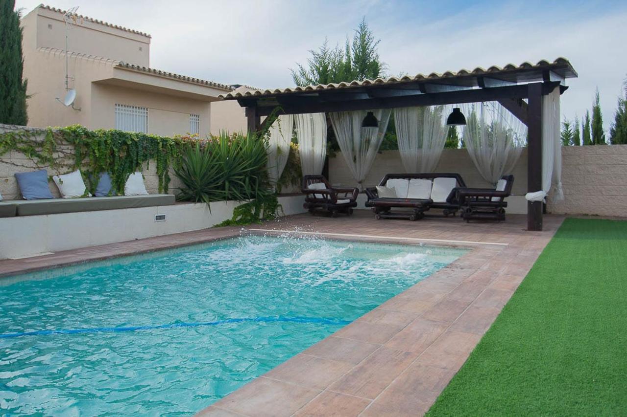 Villa Granada-otura -villa Hoyo 7-nieve -campo De Golf,playa Cercana Cargador Electrico Rapido